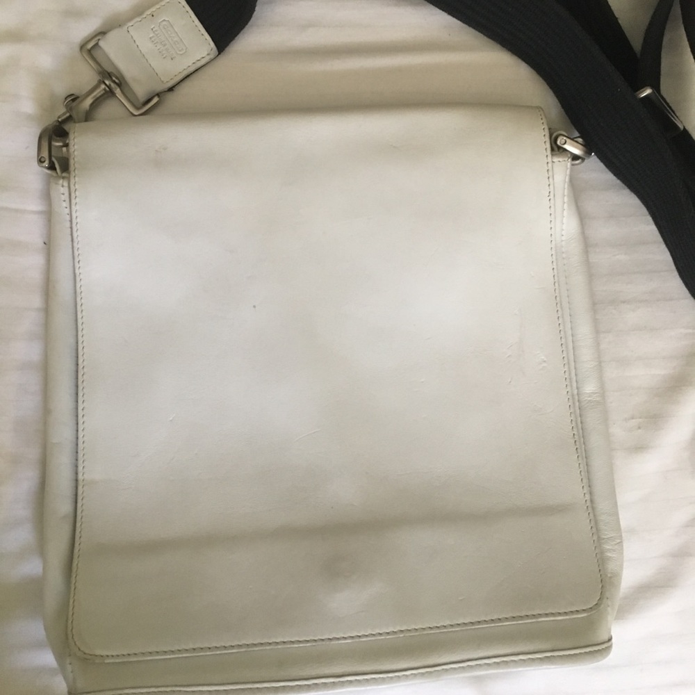 ❤️Host Pick❤️ Vintage Leather Coach Crossbody Bag
